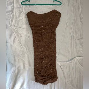 Body con strapless sparkly brown dress
